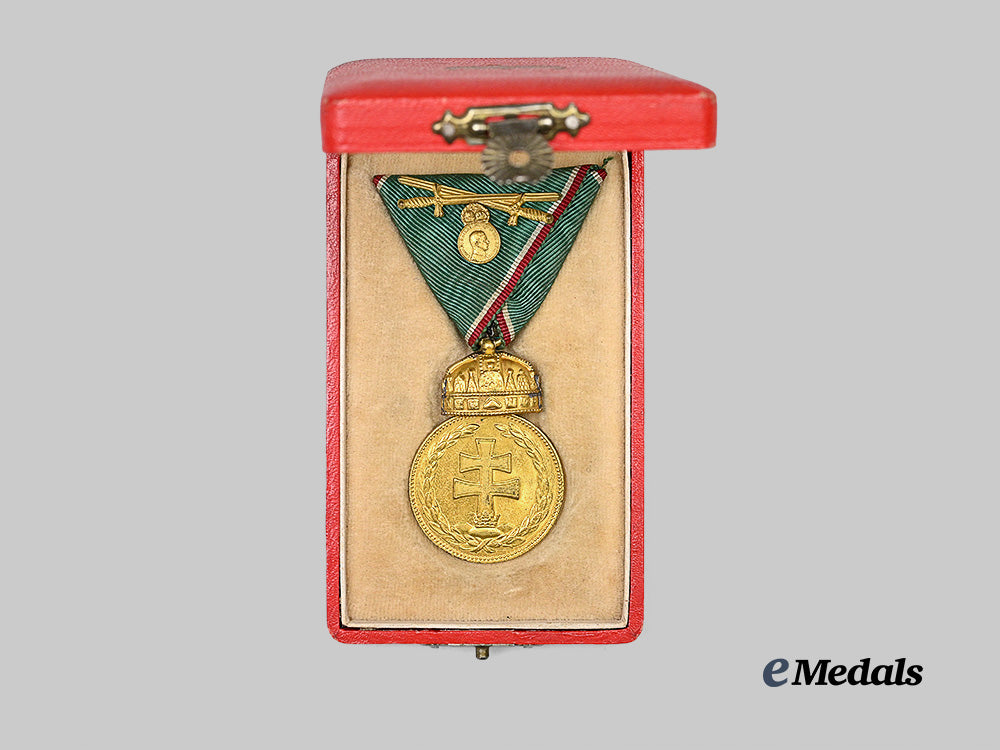 hungary,_kingdom._a_signum_laudis_medal,_military_division_with_second_award_e_medals__e_u25352_3