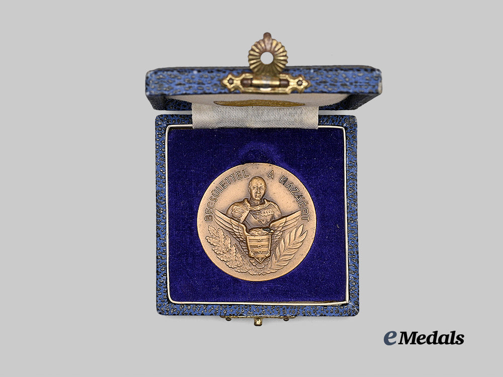 hungary,_kingdom._a_vitéz_gyula_gömbös_commemorative_medal_in_case,_by_ludwig_eremvero_e_medals__e_u25353_3