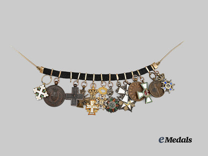 italy,_kingdom._a_miniature_chain_with_thirteen_decorations_e_medals__e_u25443_2