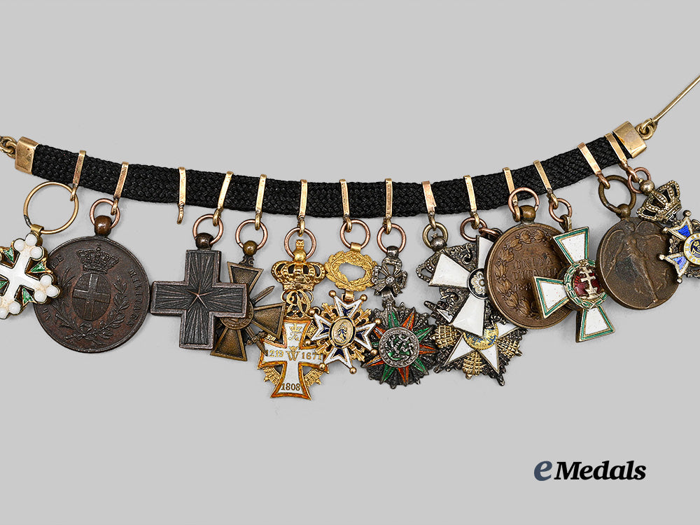 italy,_kingdom._a_miniature_chain_with_thirteen_decorations_e_medals__e_u25443_3