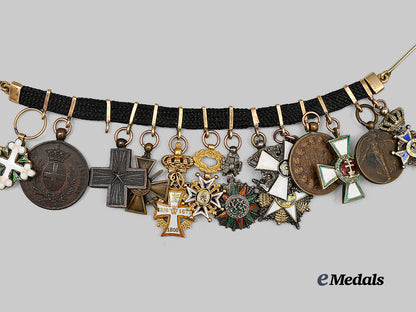 italy,_kingdom._a_miniature_chain_with_thirteen_decorations_e_medals__e_u25443_3