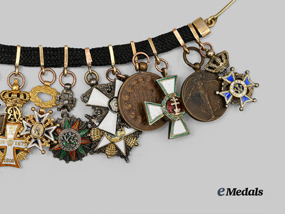 italy,_kingdom._a_miniature_chain_with_thirteen_decorations_e_medals__e_u25443_4