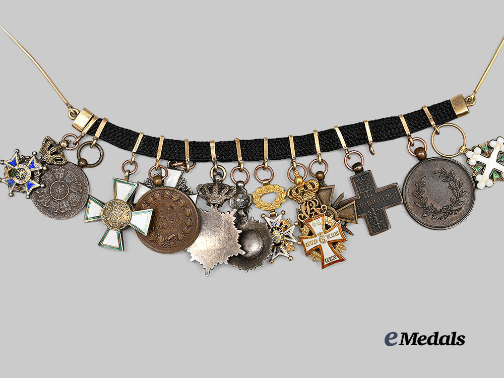 italy,_kingdom._a_miniature_chain_with_thirteen_decorations_e_medals__e_u25443_7