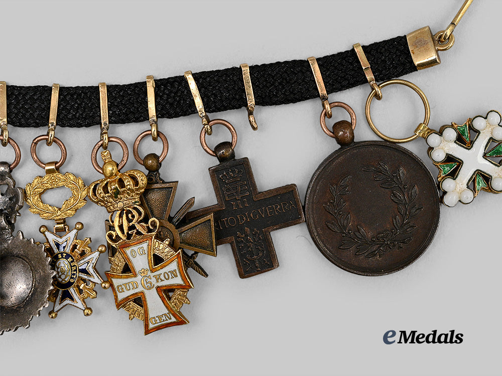 italy,_kingdom._a_miniature_chain_with_thirteen_decorations_e_medals__e_u25443_8