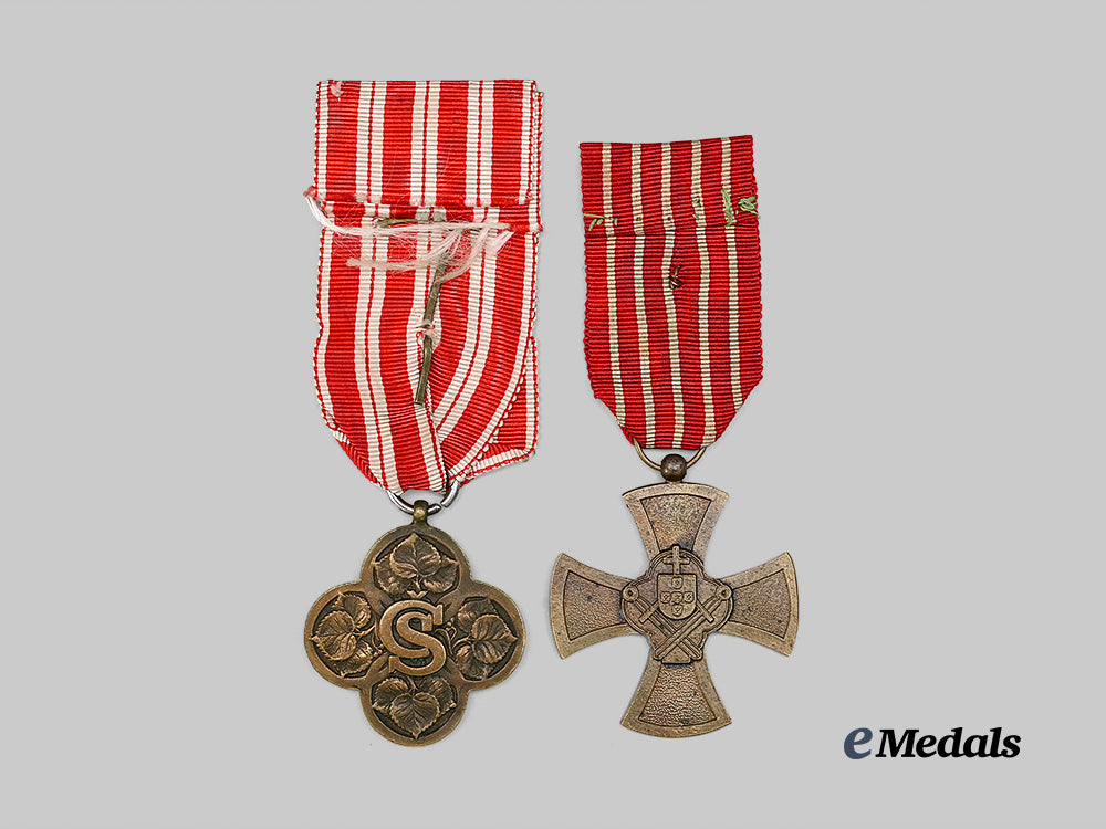europe._a_pair_of_service_crosses_e_medals__e_u25478_4