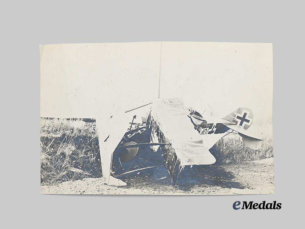 photo_of_destroyed_german_plane_c.1915_e_medals__g12021_2