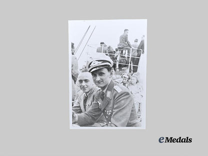 a_post_war_signed_photograph_of_knight's_cross_recipient;_krems_e_medals__g16880_2