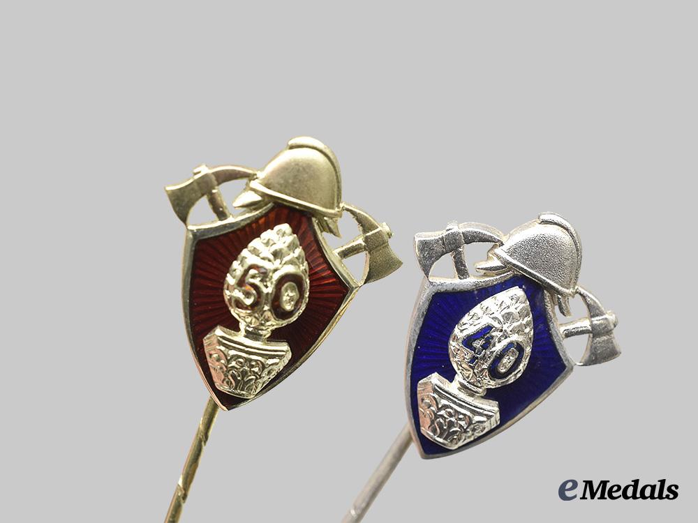 two_german_fireman's_long_service_pins;_silver&_gold_e_medals__g17527_1