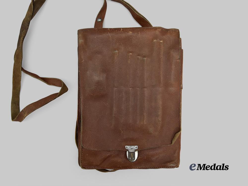 germany,_wehrmacht._a_second_war_wehrmacht_officer's_tote_case_e_medals__g18956_3
