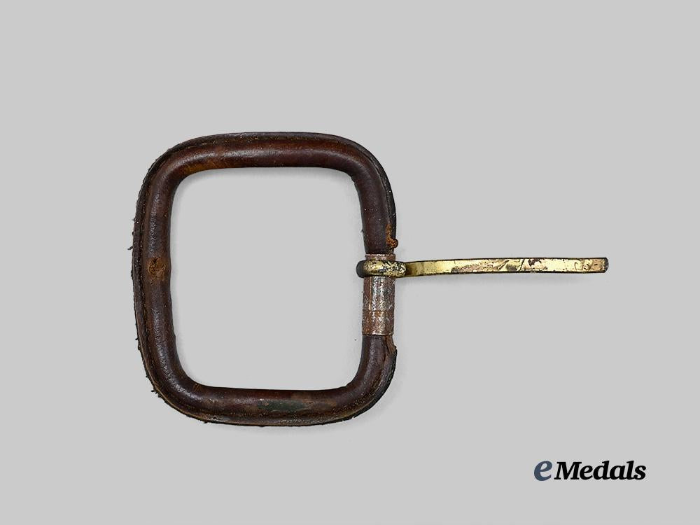 an_unidentified_second_war_period_german_single_claw_open_leather_buckle_e_medals__g20464_3