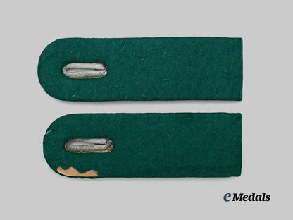 an_armed_forces_paymaster_official_for_the_duration_of_the_war(_beamter_auf_kriegsdauer)_shoulder_board_pair_e_medals__g21835_3