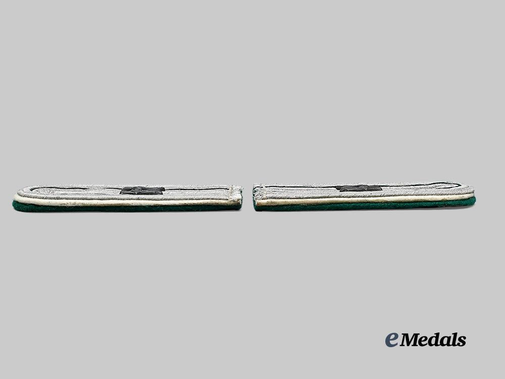 an_armed_forces_paymaster_official_for_the_duration_of_the_war(_beamter_auf_kriegsdauer)_shoulder_board_pair_e_medals__g21835_4