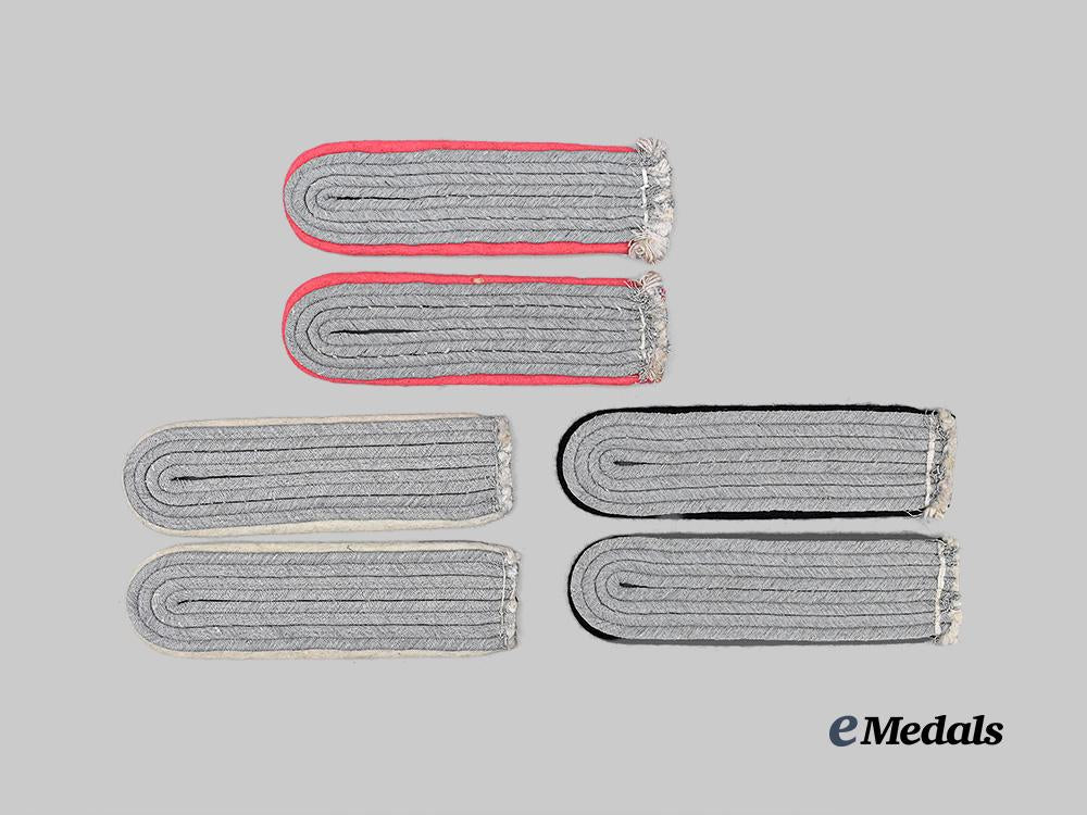 germany,_heer._a_lot_of_shoulder_boards_for_leutnant_ranks,_multiple_branches_e_medals__g36346_2