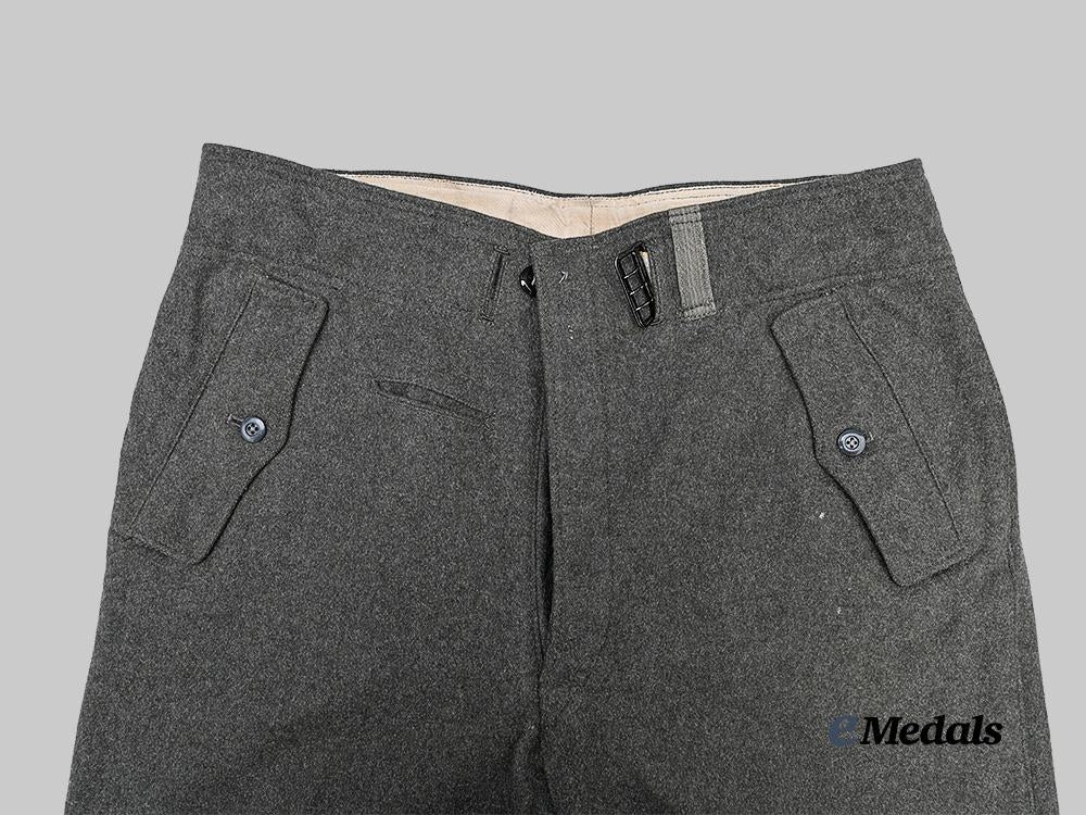 germany,_wehrmacht._a_pair_of_assault_gun_personnel_m40_trousers,_by_max_müller_e_medals__g47706_2