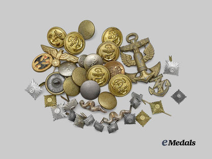 germany._a_lot_of_buttons_and_insignia_e_medals__g48707_1