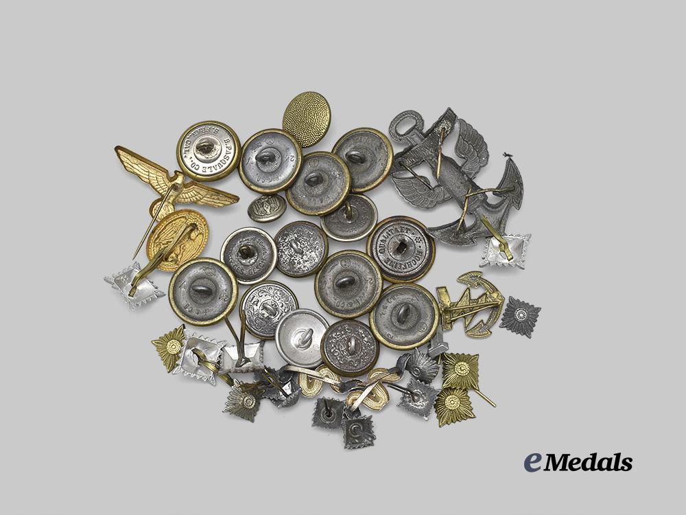 germany._a_lot_of_buttons_and_insignia_e_medals__g48707_2