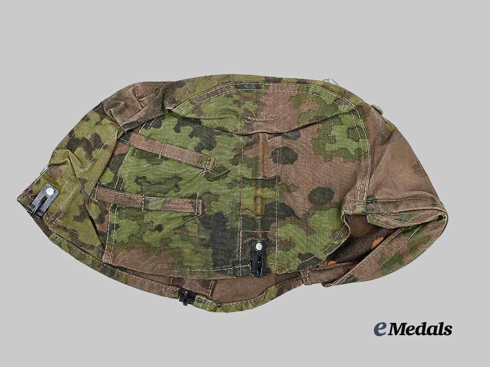 germany,_s_s._a_waffen-_s_s_b-_pattern_oak_leaf_camouflage_helmet_cover_e_medals__g48887_3