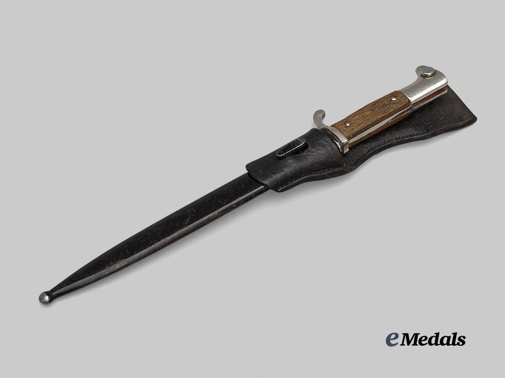 germany,_heer._a_dress_bayonet,_staghorn_grip_variant_by_carl_eickhorn,_c.1942_e_medals__g54080_2