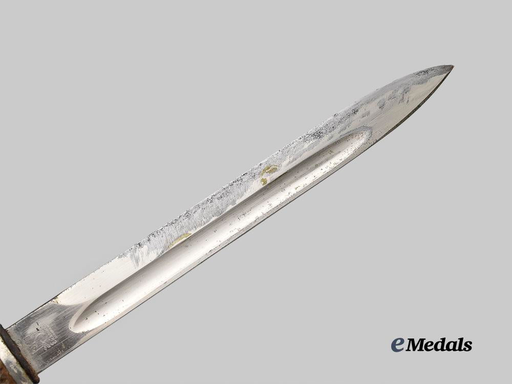 germany,_heer._a_dress_bayonet,_staghorn_grip_variant_by_carl_eickhorn,_c.1942_e_medals__g54080_8
