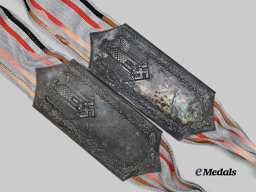 germany,_wehrmacht._a_general_standard_flag_banderole_e_medals__g59231_4