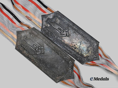 germany,_wehrmacht._a_general_standard_flag_banderole_e_medals__g59231_4