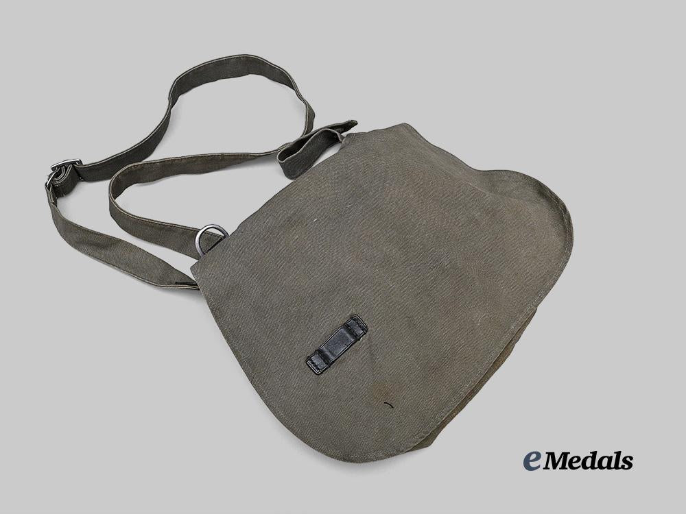 germany,_heer._an_m31_bread_bag,_owner-_attributed_example_e_medals__g60483_2