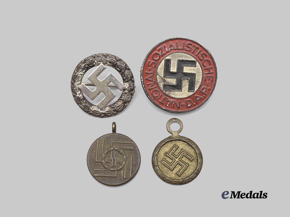 germany,_third_reich._a_mixed_lot_of_badges_and_miniatures_e_medals__g60923_2