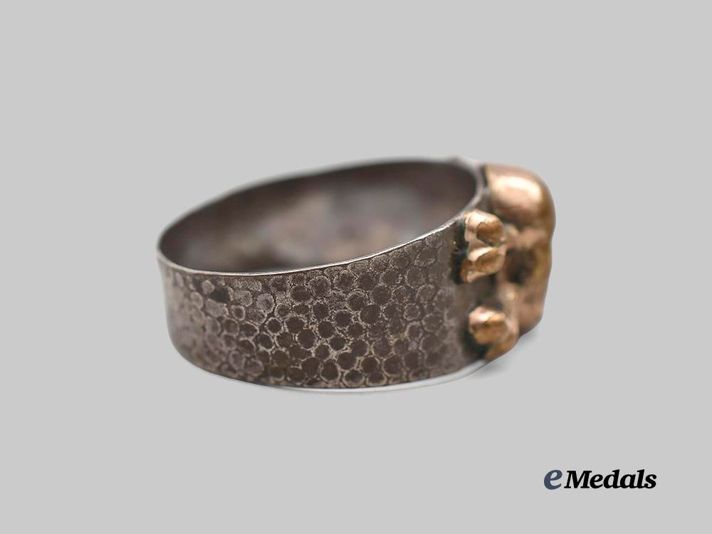 germany,_wehrmacht._a_totenkopf_ring_in_silver,_with_case_e_medals__g60925_7