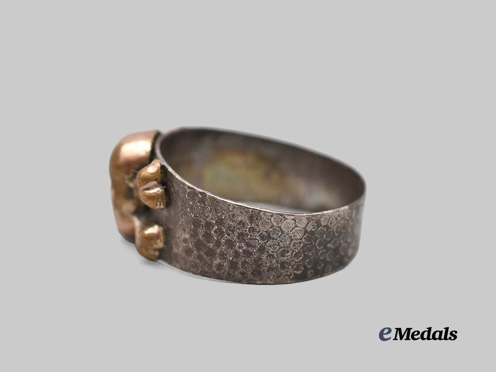 germany,_wehrmacht._a_totenkopf_ring_in_silver,_with_case_e_medals__g60925_8