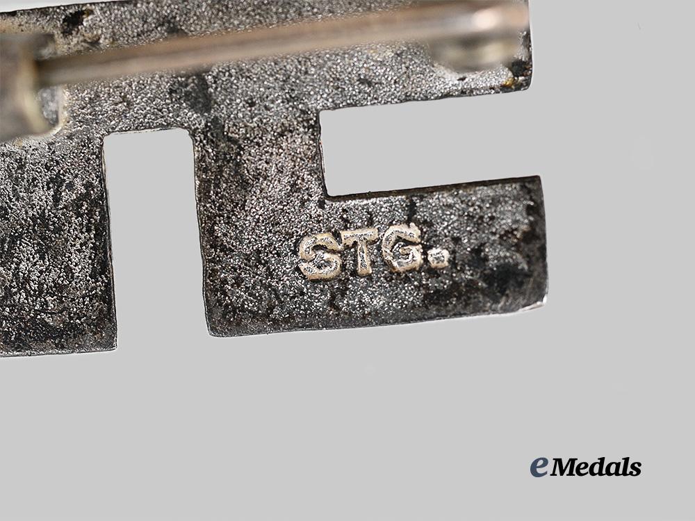 germany,_third_reich._a_pair_of_patriotic_swastika_badges_in_silver,_british_export_examples_e_medals__g60927_6