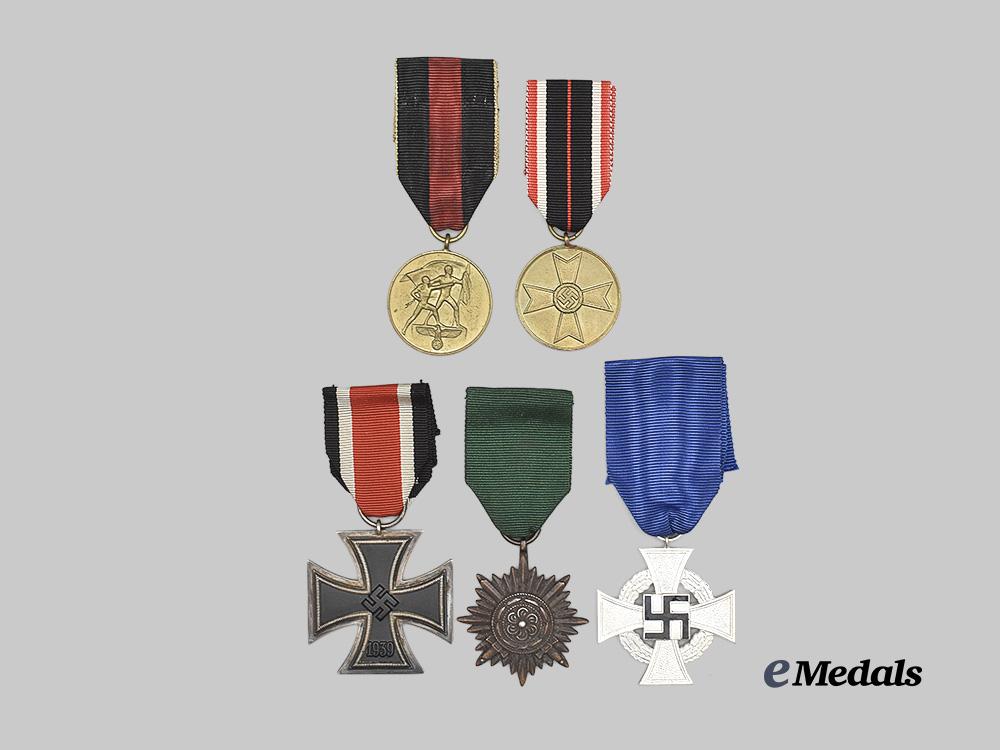 germany,_third_reich._a_mixed_lot_of_awards_for_military_and_civil_service_e_medals__g60951_2