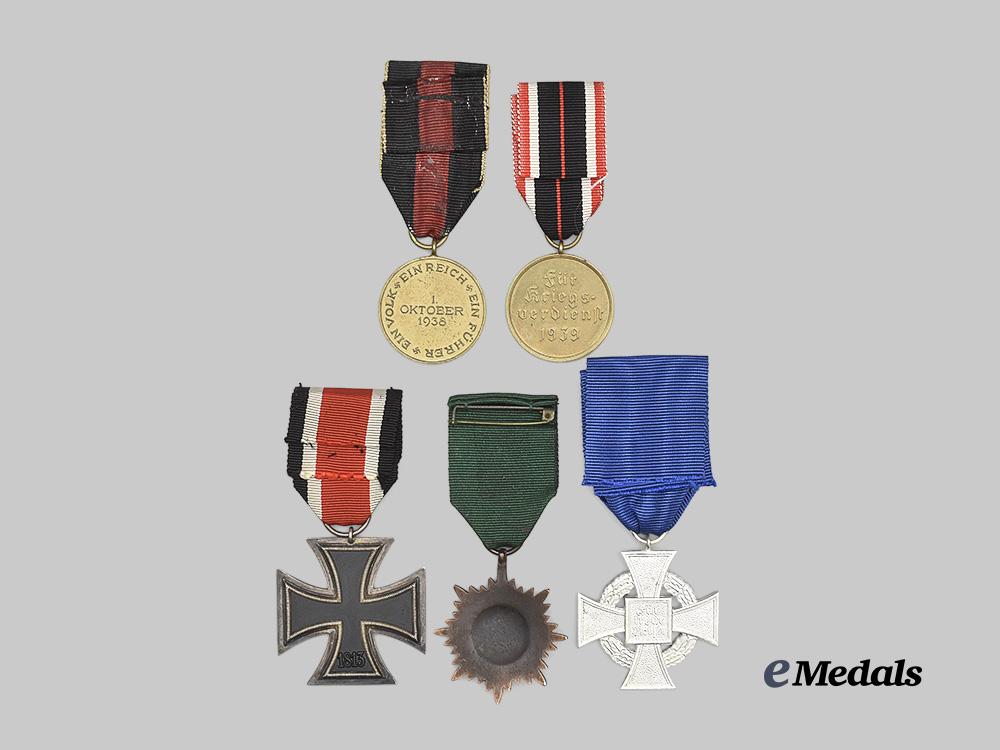 germany,_third_reich._a_mixed_lot_of_awards_for_military_and_civil_service_e_medals__g60951_5