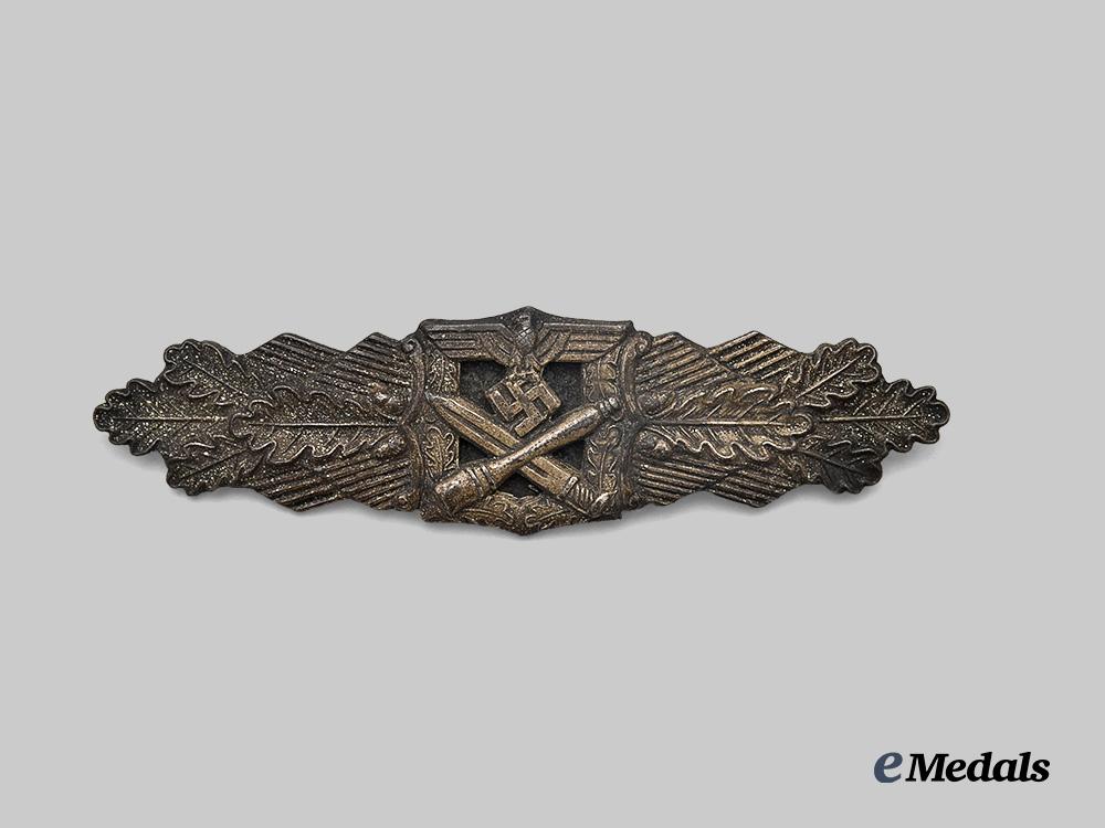 germany,_wehrmacht._a_close_combat_clasp,_silver_grade,_six_dot_manufacturer_e_medals__g60957_2