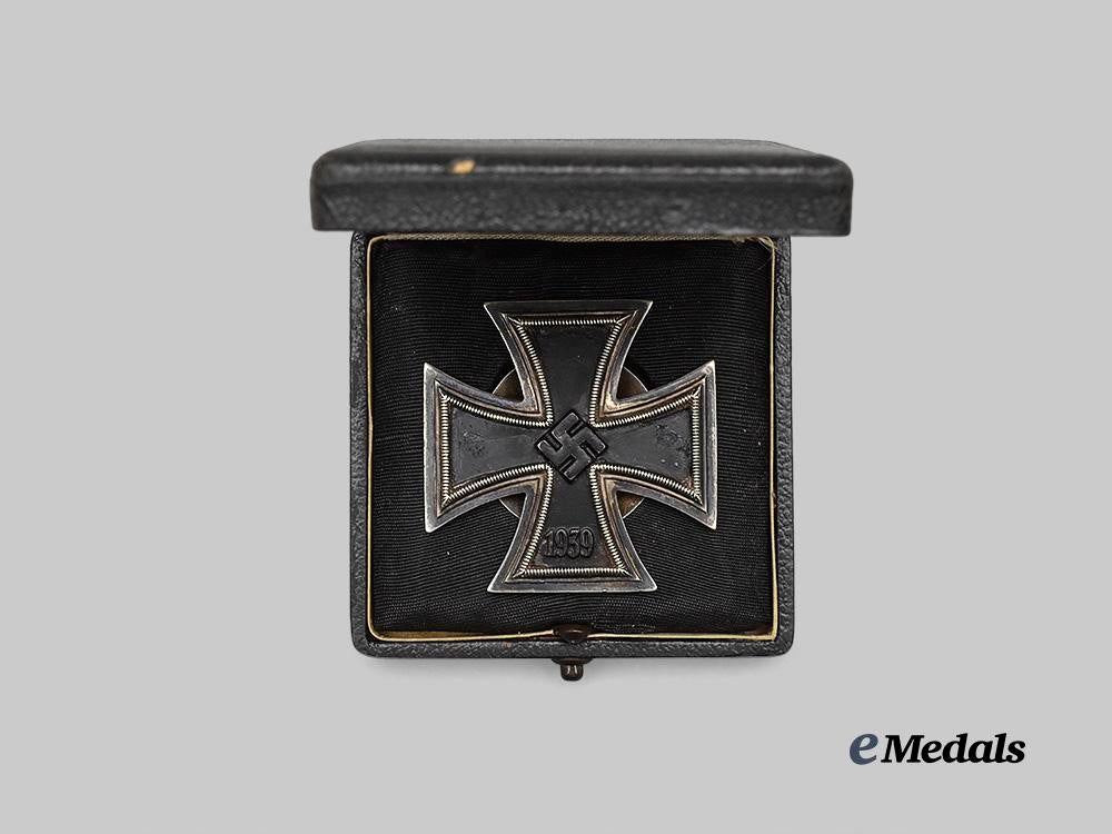 germany,_wehrmacht._a1939_iron_cross_i_class,_screwback_version_with_case,_by_rudolf_souval_e_medals__g60960_3