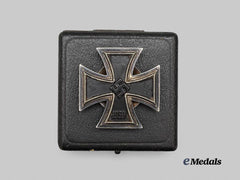 Germany, Wehrmacht. A 1939 Iron Cross I Class, Screwback Version with Case, by Rudolf Souval