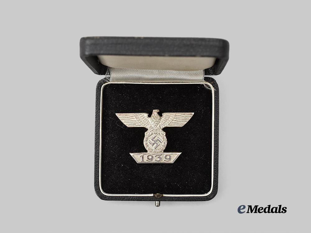 germany,_wehrmacht._a1939_clasp_to_the_iron_cross_i_class,_type_i_i_with_period_case,_by_b._h._mayer_e_medals__g60978_3