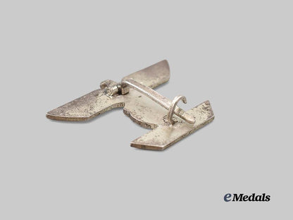 germany,_wehrmacht._a1939_clasp_to_the_iron_cross_i_class,_type_i_i_with_period_case,_by_b._h._mayer_e_medals__g60978_7