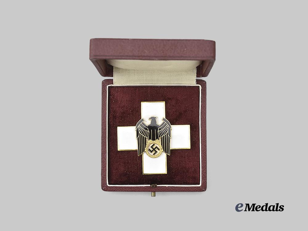 germany,_federal_republic._a_german_social_welfare_decoration,_i_i_class_cross_with_case,_exhibition_example_by_souval_c.1970_e_medals__g60992_3