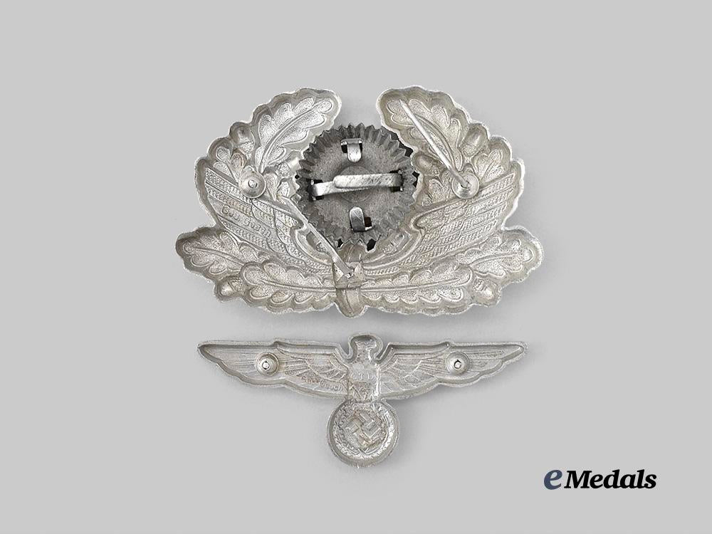 germany,_third_reich._a_set_of_bahnschutz_visor_cap_insignia_e_medals__g61001_3