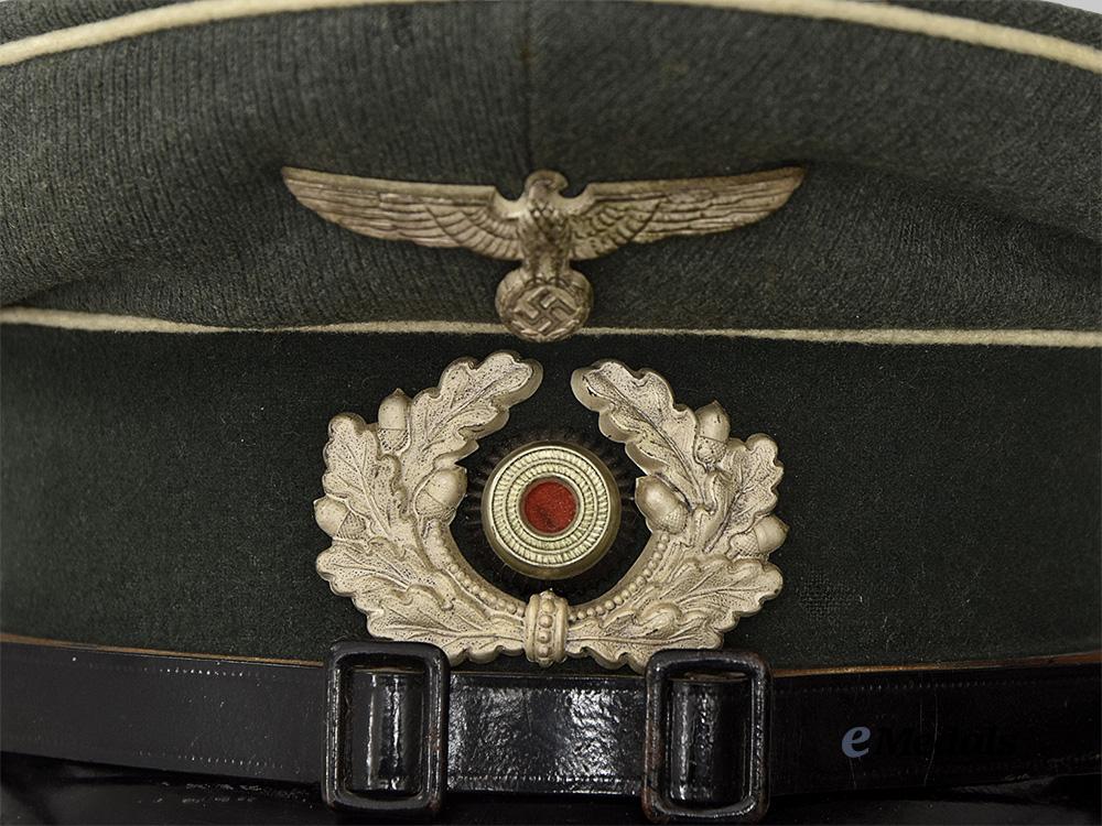 germany,_heer._an_infantry_e_m/_n_c_o’s_visor_cap,_unit-_attributed_example_e_medals__g61002_11