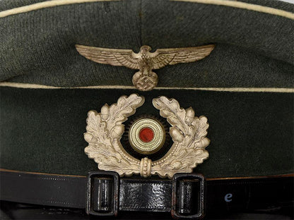 germany,_heer._an_infantry_e_m/_n_c_o’s_visor_cap,_unit-_attributed_example_e_medals__g61002_11