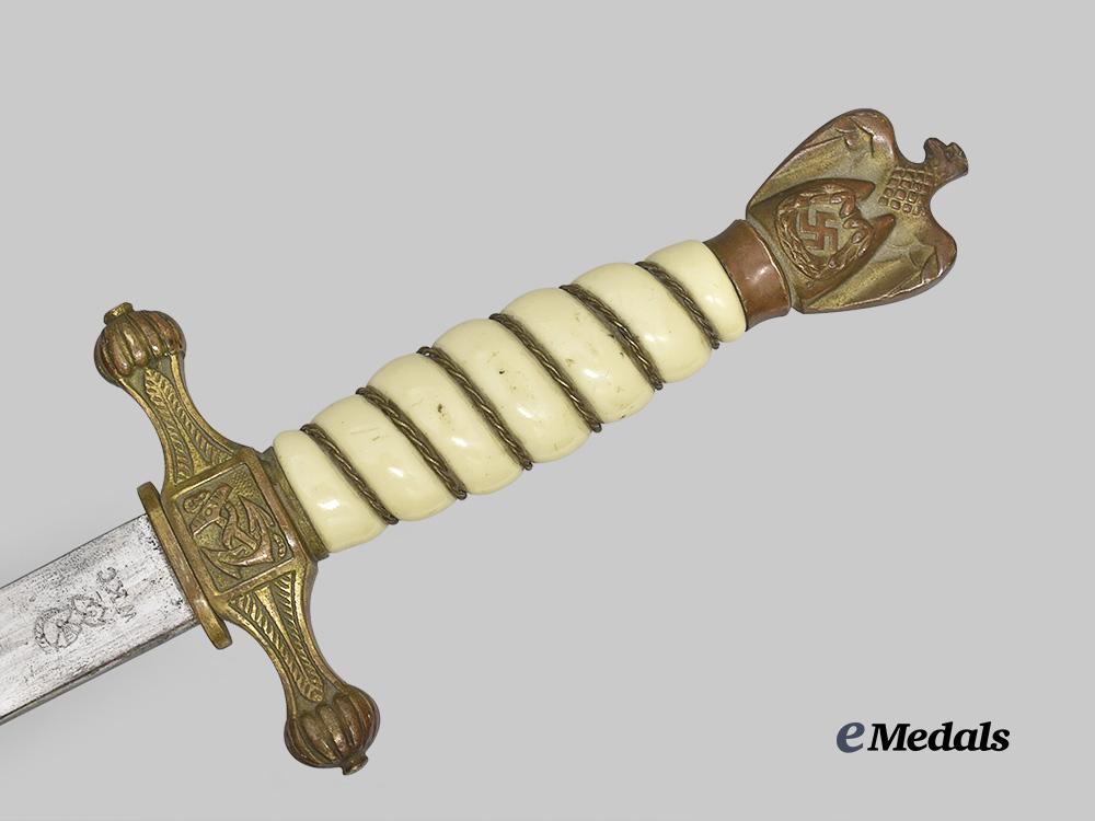 germany,_kriegsmarine._an_officer’s_dress_dagger,_by_weyersberg,_kirschbaum&_cie_e_medals__g61005_6