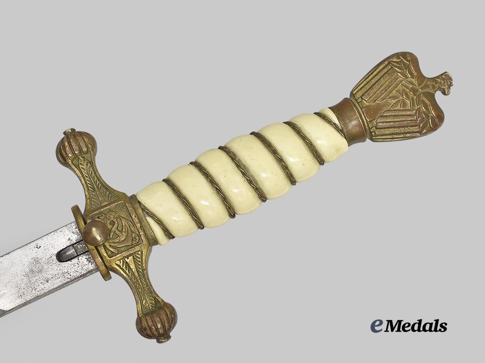 germany,_kriegsmarine._an_officer’s_dress_dagger,_by_weyersberg,_kirschbaum&_cie_e_medals__g61005_7