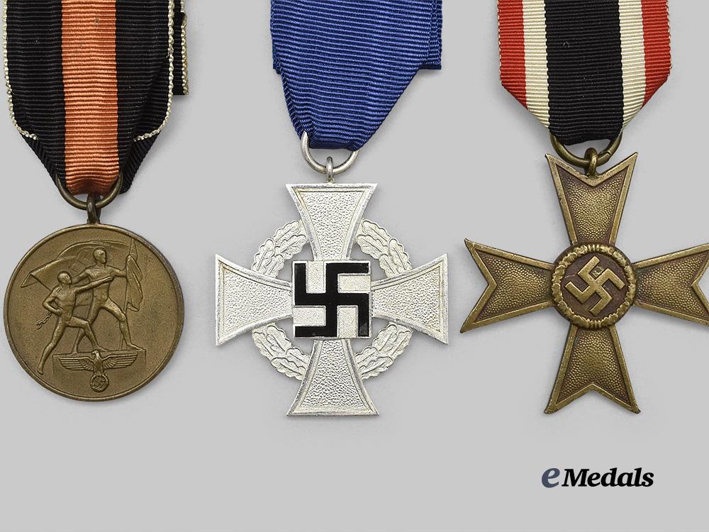 germany,_third_reich._a_mixed_lot_of_awards_for_military_and_civil_service_e_medals__g61022_3