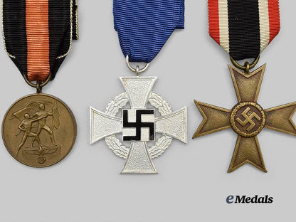 germany,_third_reich._a_mixed_lot_of_awards_for_military_and_civil_service_e_medals__g61022_3