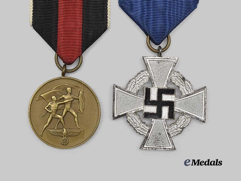 germany,_third_reich._a_mixed_lot_of_awards_for_military_and_civil_service_e_medals__g61026_4