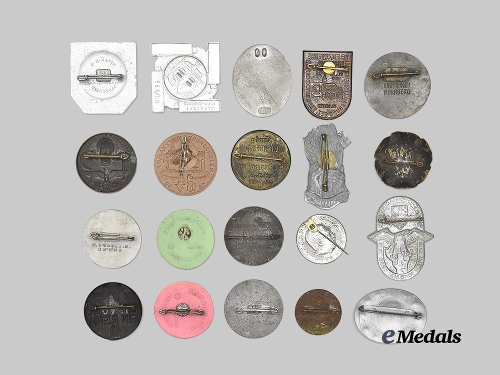 germany,_third_reich._a_mixed_lot_of_badges_e_medals__g61027_3