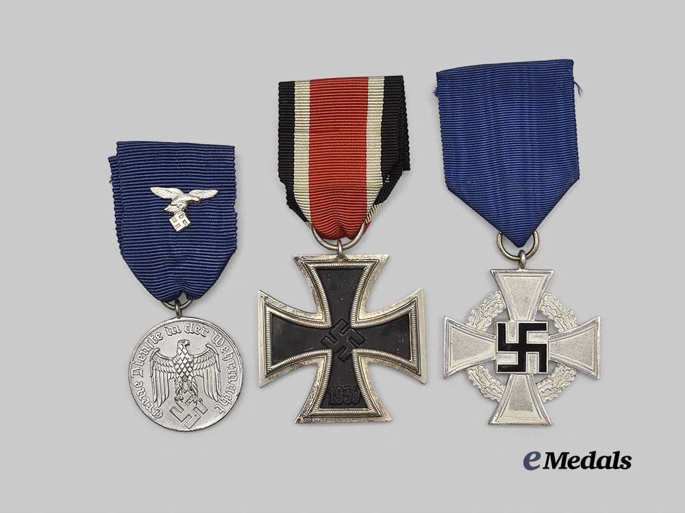 germany,_third_reich._a_mixed_lot_of_awards_for_military_and_civil_service_e_medals__g61031_2
