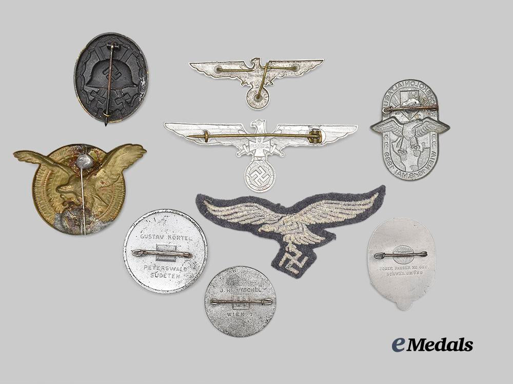 germany,_third_reich._a_mixed_lot_of_badges_and_insignia_e_medals__g61032_3