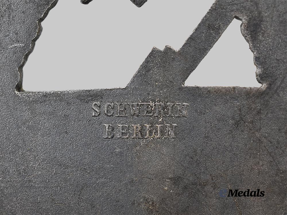 germany,_kriegsmarine._a_coastal_artillery_war_badge,_by_schwerin_e_medals__g61050_5